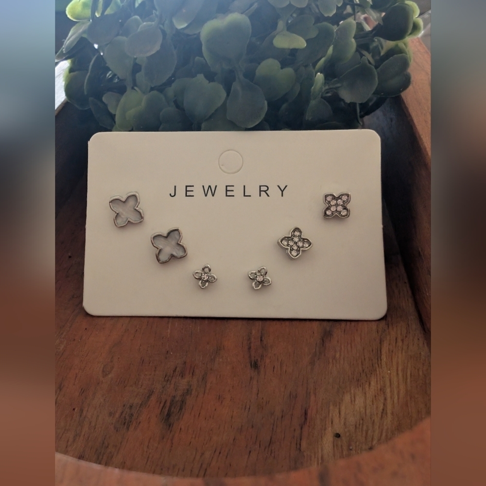 Fashion Jewelry Faux Silver Floral Earring Set